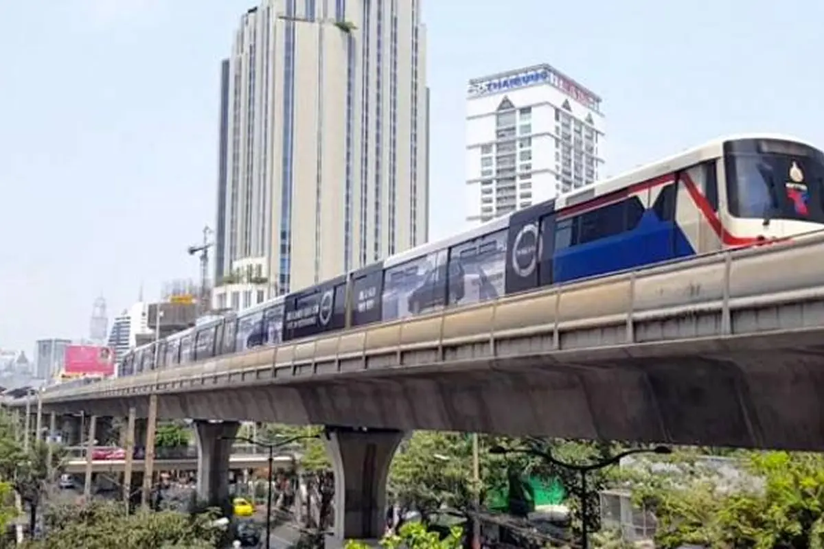 BTS Asoke Station 600 m