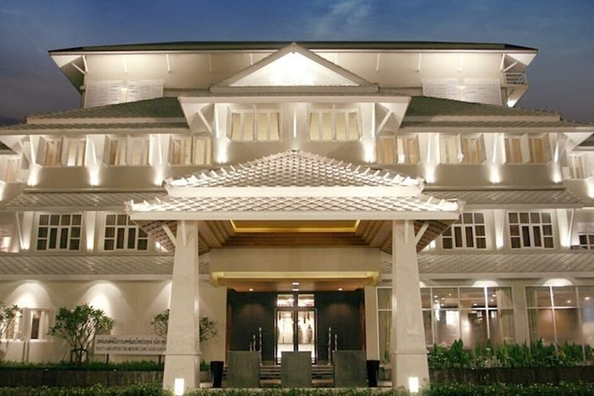 Health Land Asoke 500 m